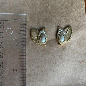 Vintage 1928 Elegant Gold and Pearl Leaf Earrings